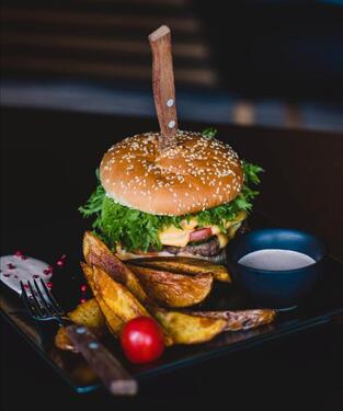 Foto - BURGER IMBISS MIT AUßEN TERRASSE !