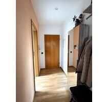 Schöne 3-Zimmer Dachgeschosswohnung mit BalkonGarageEinbauküche - Spangenberg