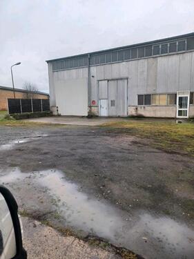Foto - Halle ca. 420m² , 7m Hoch , hohes Einfahrttor