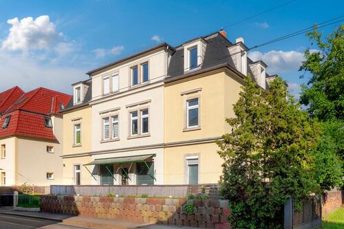 Foto - Erstbezug! Top-renoviertes Apartment mit EBK und Tageslichtbad in freistehendem Altbau