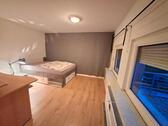 Foto - Eine schöne helle Wohnung mit 4 Zimmer, Balkon, Teilmöbliert. 95q