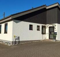 Bungalow, Praxisgebäude - 220.000,00&nbsp;EUR Kaufpreis, ca.&nbsp; 145,00&nbsp;m&sup2; in Bexbach (PLZ: 66450)