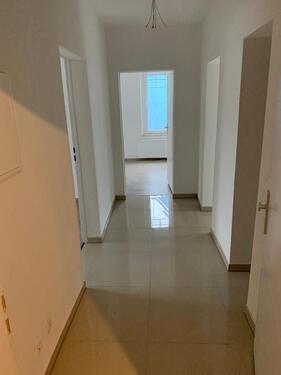 Foto - Helle 3 Zi. Wohnung KDB Balkon - 650,00 EUR Kaltmiete,