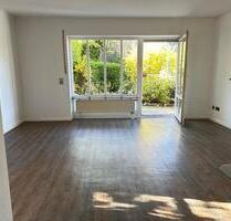 Deggendorf: Gepfl. 1-Zi.-Appartment m. eig. Garten + Terrasse, neuer Einbauküche und TG-Stellplatz