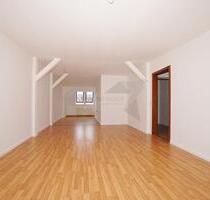 Neu renovierte, geräumige 3-Raum-DG-Wohnung - Zwickau