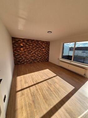 Foto - kernsanierte 3 Zimmer Wohnung Balkon,Küche und Garage zur Miete