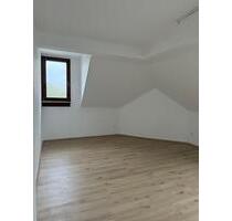 Helle Dachgeschosswohnung in der Oberhausener Innenstadt