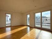 Foto - Sofort bezugsfrei: Modernes 3-Zimmer-Penthouse mit TG-Stellplatz und Panorama-Fensterfront