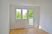 Foto - sanierte 3-Raum-Wohnung mit Badewanne, Balkon, Stellplatz! Bezug ab sofort möglich!