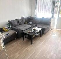 2 Zimmer Wohnung mit Badewanne Aufzug Balkon, Große Küche 60qm - Berlin Reinickendorf