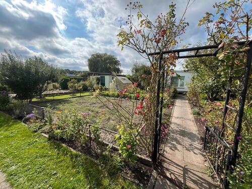 Foto - Garten mit Massivhaus - 4.000,00 EUR Kaltmiete, ca.  0,00 m²