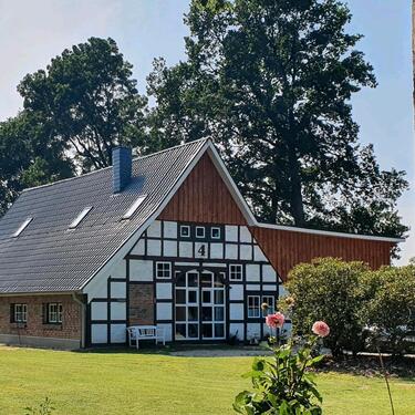 Foto - Einfamilienhaus mit idyllischem Garten und großem Teich