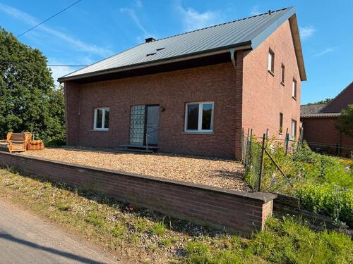 Foto - Bauern-Haus, 1 oder 2 Fam.Haus, Stallungen und Wiese 16550 m²
