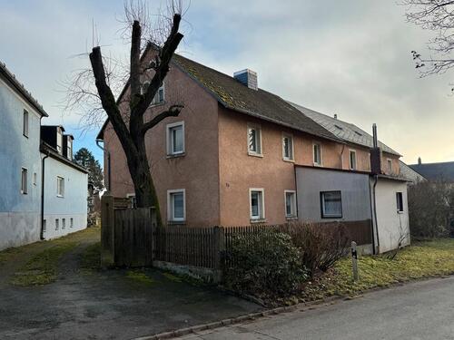 Foto - Landwirtschaftliches Wohngebäude mit angebautem Nebengebäude