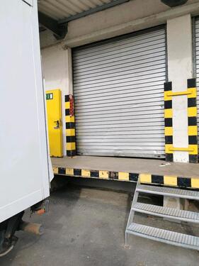 Foto - 500m²-Lagerhalle mit 5 Rolltoren und 2 Rampen