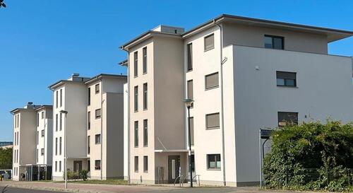 Foto - Barrierearme 3-Raumwohnung mit Aufzug, Terrasse, kleiner Garten und Tiefgarage.