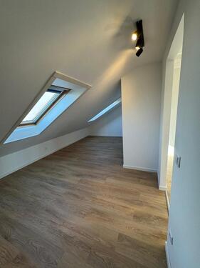 Foto - 2 Zimmer Dachgeschoßwohnung zur Miete in Karlsruhe