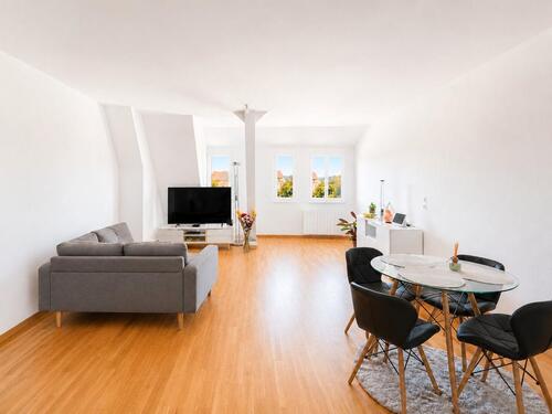Foto - Helle 3-Zimmer-Wohnung – 68 m² – 2 Parkplätze – 1 großer Keller