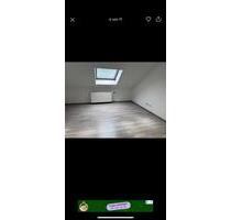 Eine charmante 70 Quadratmeter Dachgeschosswohnung zu vermieten - Homburg