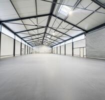 Erstbezug Kirchheim: Stützenfreie Gewerbehalle mit Büro – Direkt an B16 A96 - Kirchheim In Schwaben