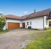 Schöne 2-Zimmer Wohnung mit modernem Bad, Einbauküche, Stellplatz - Abtsgmünd