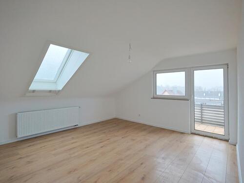 Foto - Erstbezug nach Kernsanierung: Moderne Dachgeschosswohnung mit Balkon