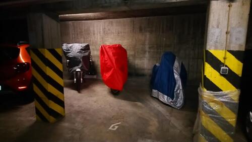 Foto - Motorrad Stellplatz in einer gepflegten abschließbare Tiefgarage