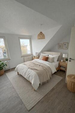 Foto - 3-Zimmer Wohnung 70 m² Dachgeschoß mit Balkon Wohnküche Duschbad in Kiel Wellingdorf Nähe FH