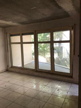 Foto - Provisionsfrei, seitlich der Biebricher Allee im 1. OG mit Balkon