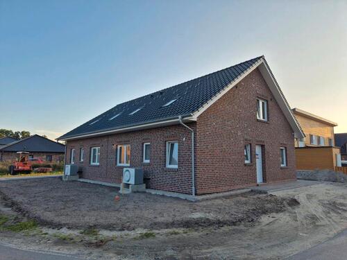 Foto - Neubau KfW40 DHH 125m² Erstbezug im Saterland