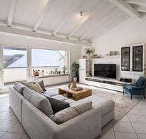 Lichtdurchflutete zentrale 3-Zi.-Wohnung mit hohen Decken und großer Loggia - Böblingen