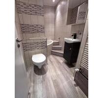 Frisch renovierte 2 Zi-DG Wohnung bit großem Balkon - Bollendorf