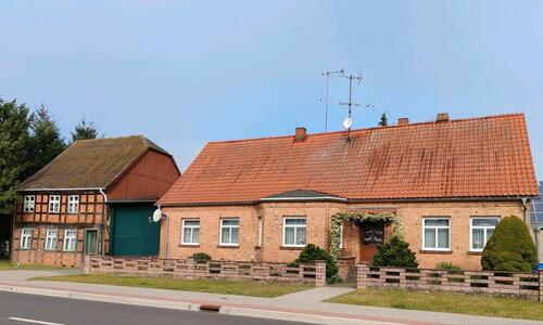 Foto - großzügiges Einfamilienhaus mit großem Hof,Stallungen,ggf Scheune
