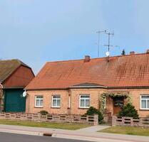 großzügiges Einfamilienhaus mit großem Hof,Stallungen,ggf Scheune - Gardelegen