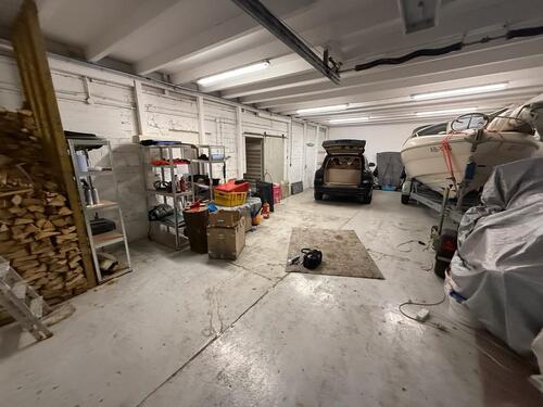 Foto - Hallenplatz Garage Bike Motorrad Kfz Auto Oldtimer