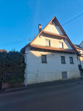 Foto - Einfamilienhaus mit großem Garten- renovierungsbedürftig