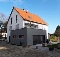 Wohnung im DG - ruhige 2 Zimmer mit 57 qm Wohnfläche - Hallstadt