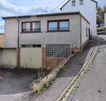Charmantes Einfamilienhaus mit Terrasse, Lagerraum und Garage - Ottweiler