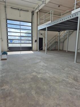 Foto - 1 A Lage-Perfekte Sichtbarkeit- Gewerbehalle-Produktion Lager mit Büro