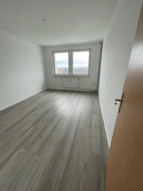 Foto - geräumige 3-Raum-Wohnung mit Wannenbad und Fenster, Keller und PKW-Stellplatz mgl.