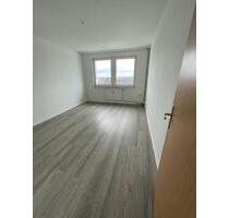 geräumige 3-Raum-Wohnung mit Wannenbad und Fenster, Keller und PKW-Stellplatz mgl. - Papendorf