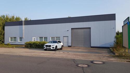 Foto - Gewerbehalle mit Büroeinheit in bester Lage