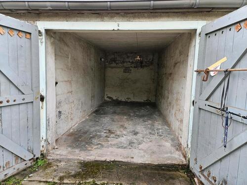 Foto - große Garage auf gesicherten Grundstück