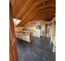 Vollmöbilierte 2,5 Zimmer Wohnung im Dachgeschoss mit Balkon - Mülheim an der Ruhr