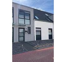 Bottrop-Kirchhellen, Neubau:Mittelreihenhaus mit Garten zur Miete