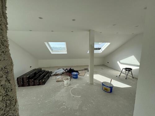 Foto - Kernsanierte 4-Zimmer-Dachgeschosswohnung.