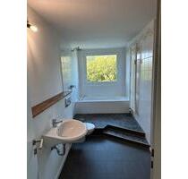 2 Zimmer Wohnung mit Ausblick - 1.286,00&nbsp;EUR Kaltmiete, ca.&nbsp; 84,00&nbsp;m&sup2; in Bergisch Gladbach (PLZ: 51469) Gronau