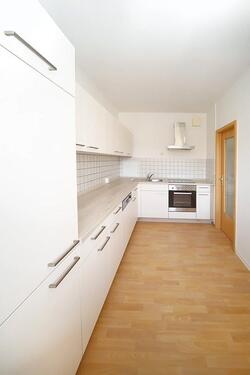 Foto - 3 Raumwohnung mit verglastem Balkon und Einbauküche
