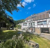 Großes Haus, 320 m² Wohnfläche, 1800 m² Grundstück - Reichshof