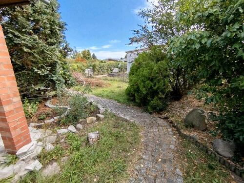 Foto - Pachtgarten mit Bungalow, Parkplatz nebenan